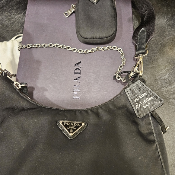 Authentic Prada Re-Edition 2005 Shoulder/Crossbody Bag - Picture 4 of 13